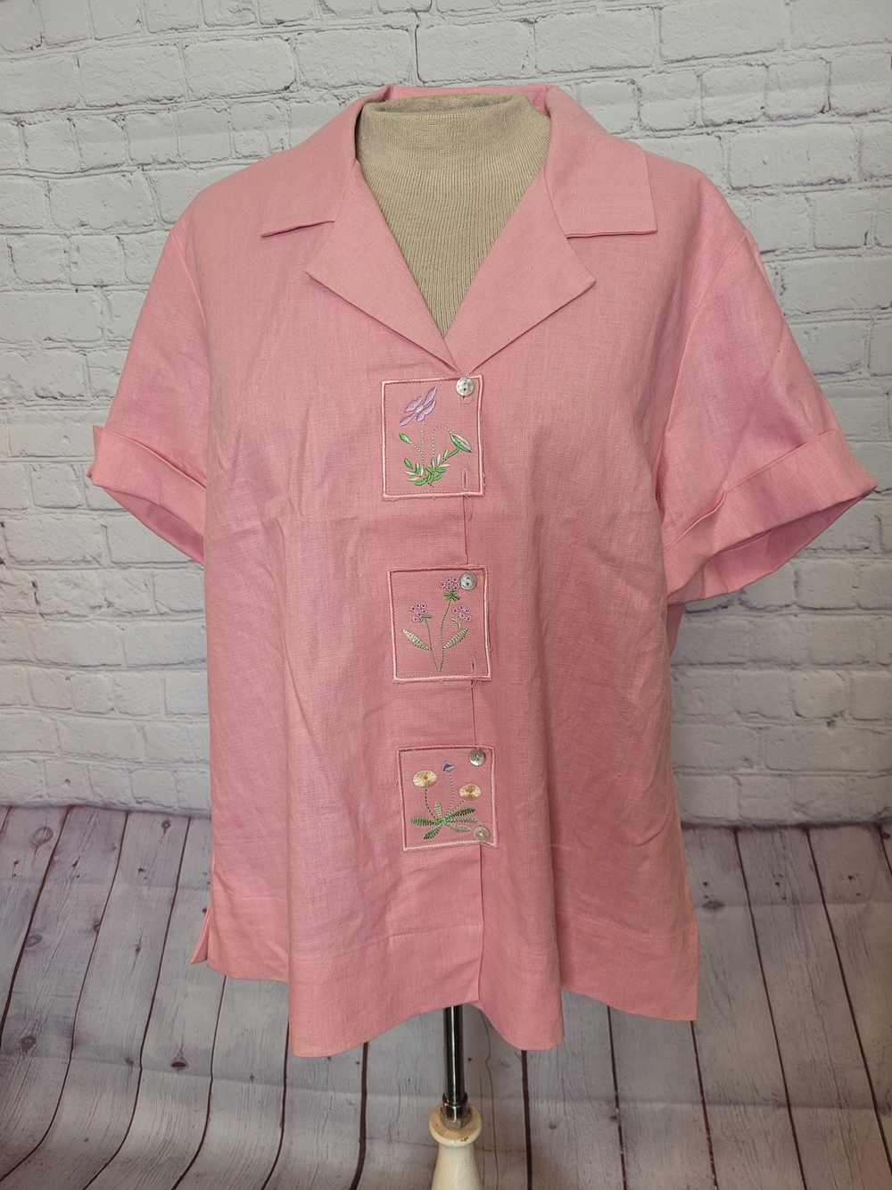 Vintage Blair Medium Pink Button Short Sleeve Embroidered Linen Blend Blouse